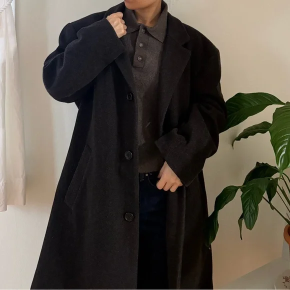 DKNY Wool Blend herringbone Brown Long Coat Size 42 Shoulder Pads Button Closure - Picture 5 of 15